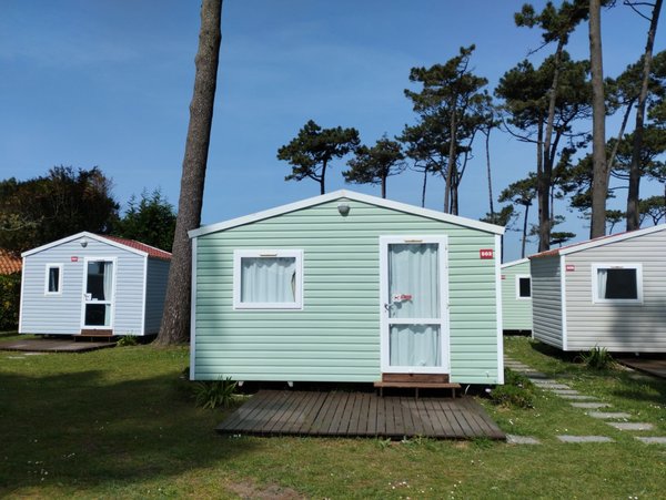 Où faut-il aller pour réserver une nuit dans une cabane près de Paris ?